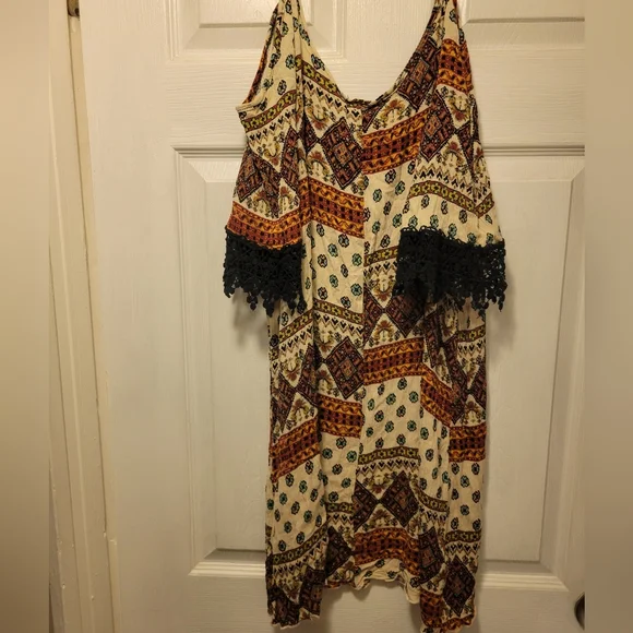 Cut out shoulder/off shoulder dress lace details on arms size 1x Charlotte Russe - Picture 8 of 9